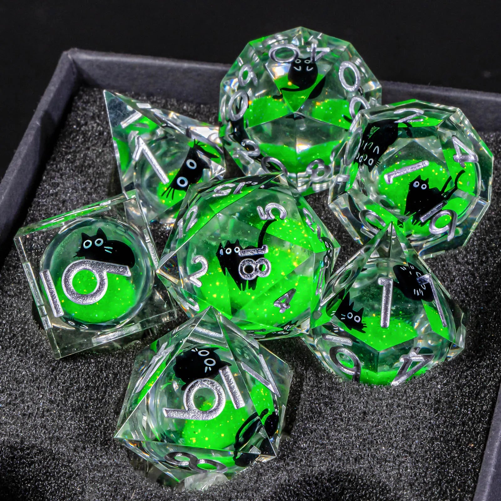 Cat Resin Dice Set DND, Liquid Core D&D Dice, Cute Dungeon and Dragon Dice, Sharp Edge Role Playing Dice D20 D12 D10 D8 D6 D4