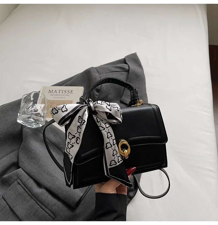 Foreign Style Handbag Hand Carry Out White Bag Women 2026 New Crossbody Package Niche Fashion Messenger Pack Ins Versatile Bags