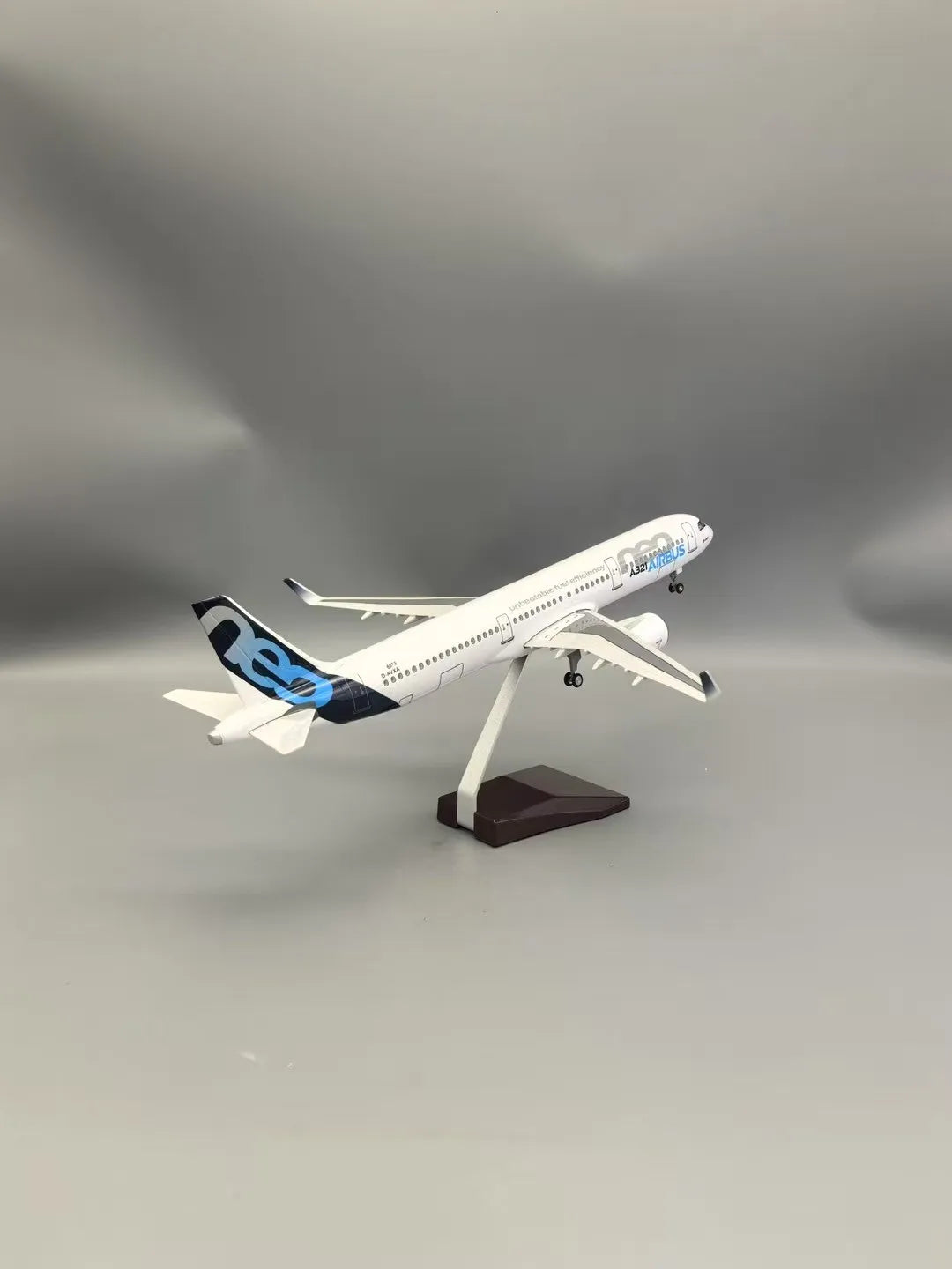 44CM Scale Aircraft 1/100 A321 neo Prototype Model Airplane Resin 321 collectible miniatures Model toys for children Collected