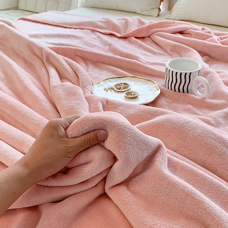 Luxury Flannel Travel Blanket for Airplane Lightweight Office Nap Soft Blanket Non-shedding and Colorfast Multi-purpose Blankets