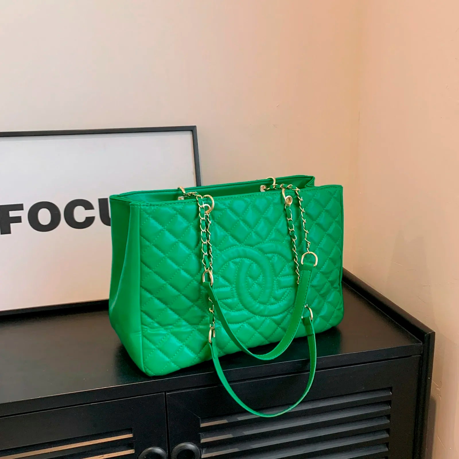 2026 New Classic Retro Chain Messenger Bag Women's Luxury Leather Shoulder Bag Paris Fashion Zipper Handbag