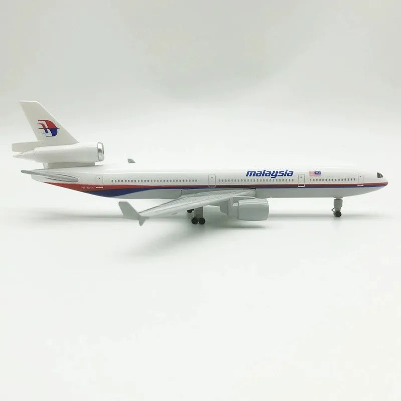 20cm airplane kids toys Scale 1/400 Air Malaysia MD11 Alloy Model Plane Kit Static Diecast Aircraft With Display Stand Aviation