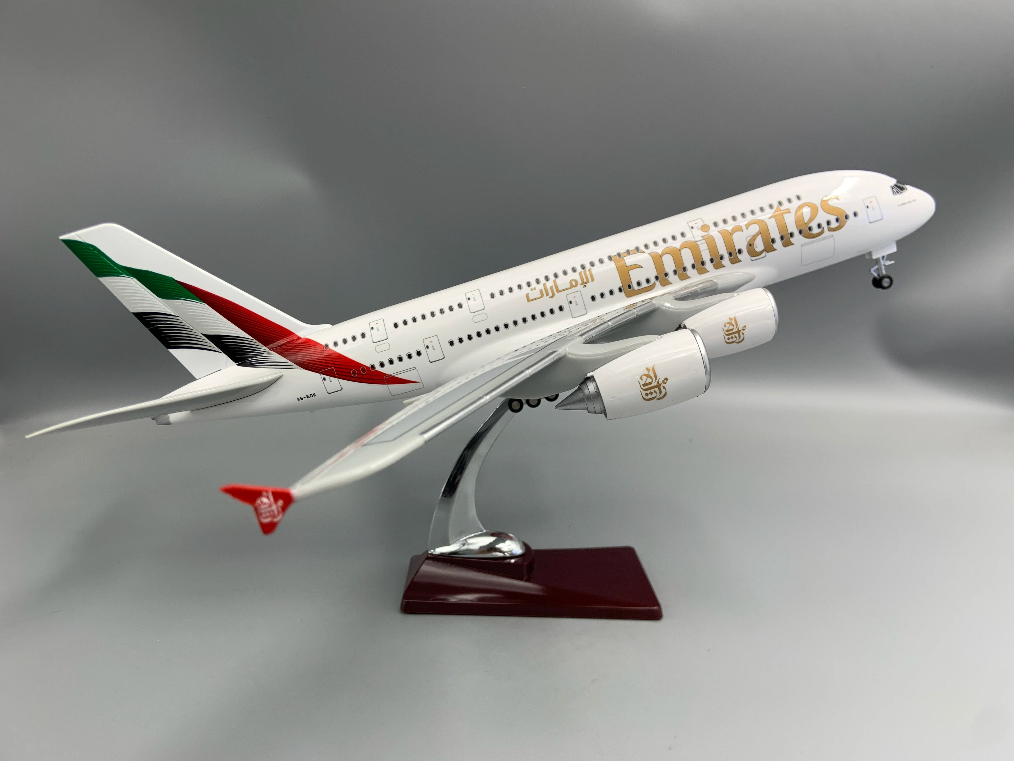 For Emirates Airlines A380 Scale Aircraft 1/160 New Plane Model Resin with Landing Gear Wheels Light Collections Displays Gift