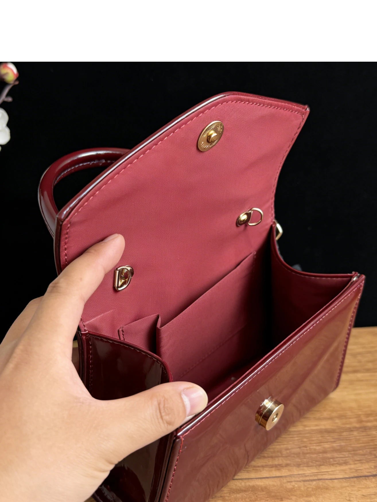 New vintage high-end evening bag with glossy texture, versatile handbag for all kinds of formal party dresses.