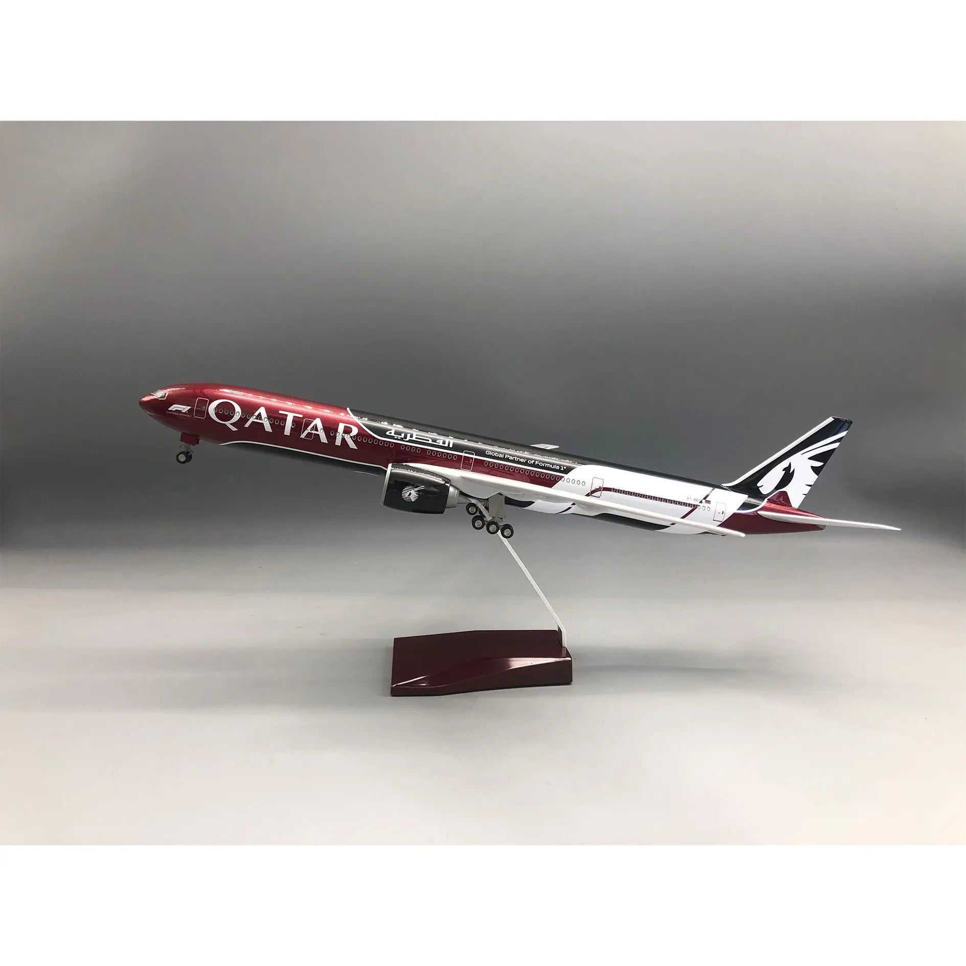 47CM 777-300 Qatar Airways Airplane Model Toy Resin Replica Plane Model with Landing Gear Wheels Light(Touch or Sound Control)