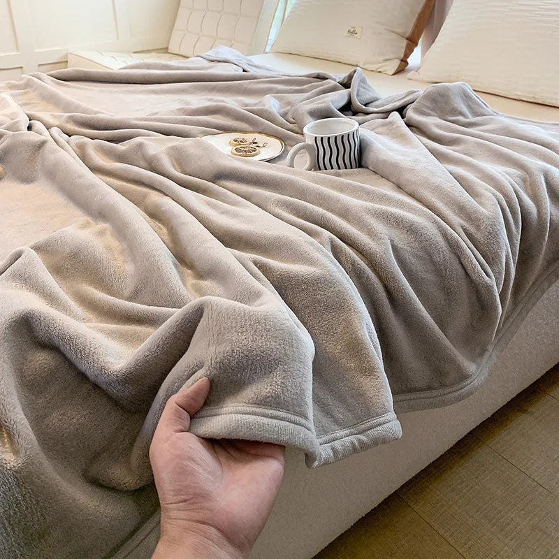 Luxury Flannel Travel Blanket for Airplane Lightweight Office Nap Soft Blanket Non-shedding and Colorfast Multi-purpose Blankets