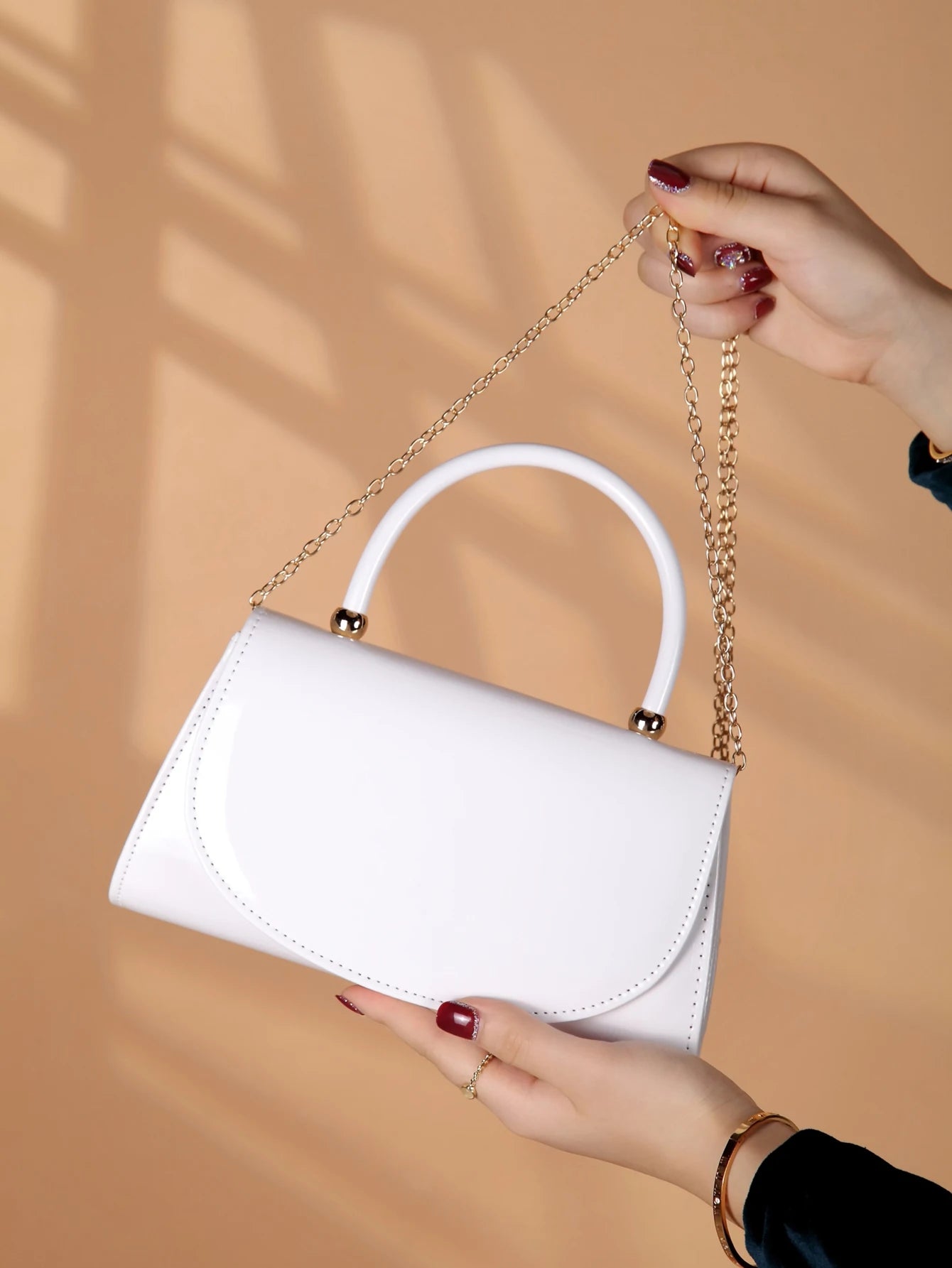 Fashion solid color mirrored handbags, evening bags, elegant and charming women's business party bags, the best gift for women.