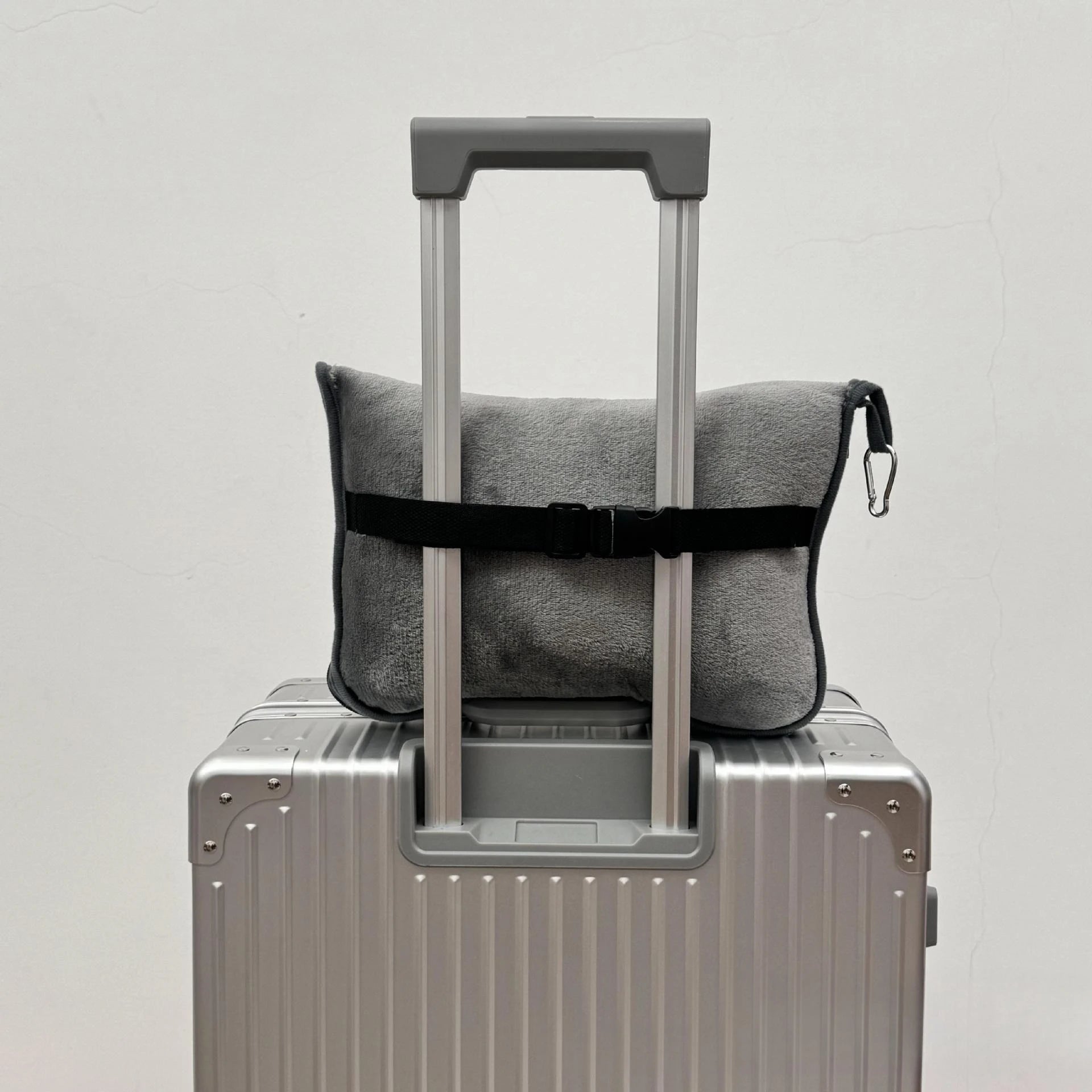 Outdoor Plane Blanket Travel Blanket Two-in-one Convenient Folding Storage Nap Blanket Flannel Lunch Blanket