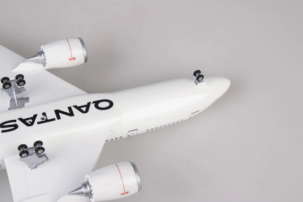 B787 Qantas Airways 47cm 1/130 Scale Aircraft Models Kit Diecast Airplane Resin With Light & Stand Toy Planes For Children Gift