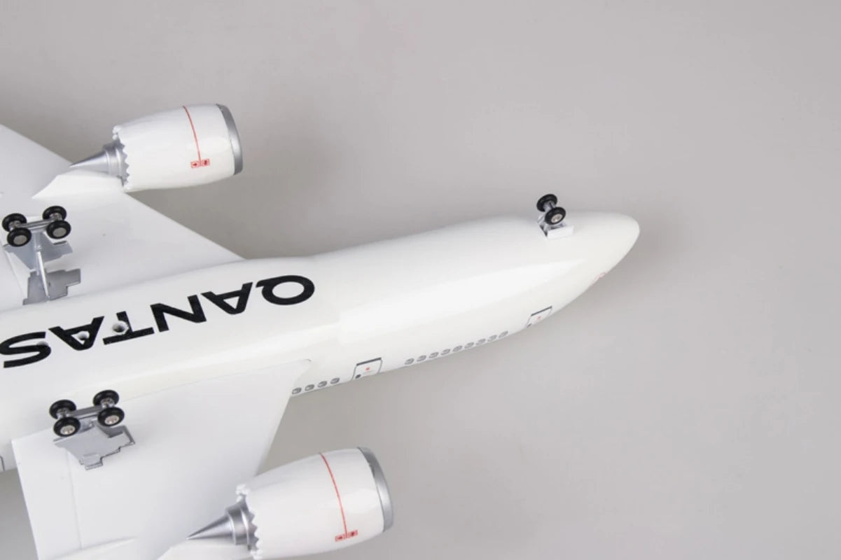 B787 Qantas Airways 47cm 1/130 Scale Aircraft Models Kit Diecast Airplane Resin With Light & Stand Toy Planes For Children Gift