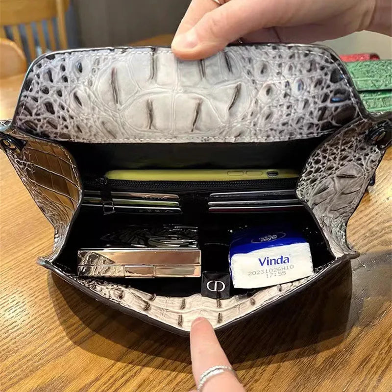 XMESSUN New Crocodile Pattern Clutch Bags for Women Trendy Pouch Envelope Bag Female Travel Phone Purses and Shoulder Bags