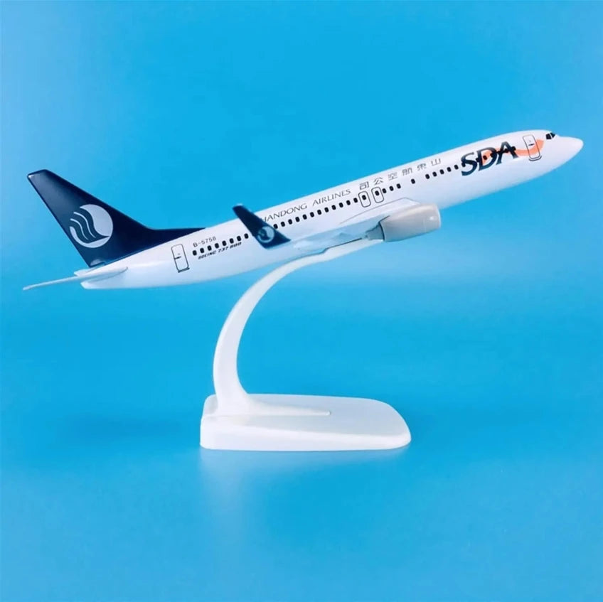 20cm Airplane Aircrafts B737 for Shandong Airlines Static Die Casting Plane Model With Landing Geal Model Plane Kit collection
