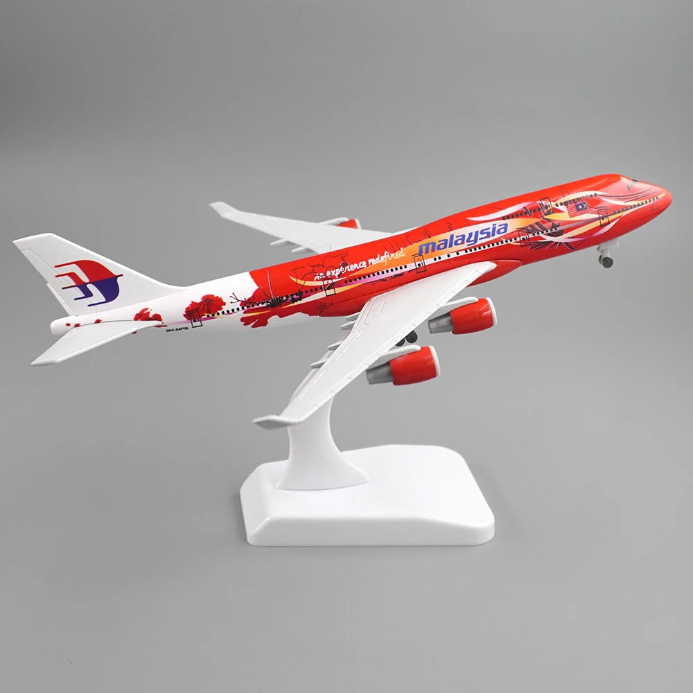 20cm Aircraft Malaysia Boeing 747 with Landing Gear B747 Alloy Plane Model Toy Gift for Collection Decoration
