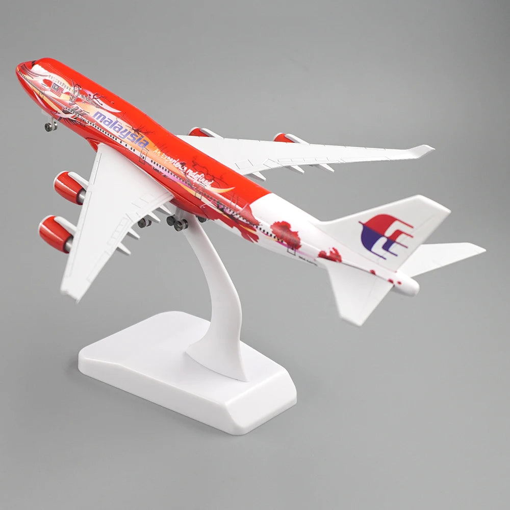20cm Aircraft Malaysia Boeing 747 with Landing Gear B747 Alloy Plane Model Toy Gift for Collection Decoration