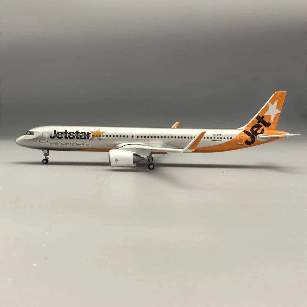 1/100 Scale 47cm 321 Aircraft A321 NEO Jetstar Airways Light Model with Landing Gear and Lights Resin Die-cast Aircraft Model
