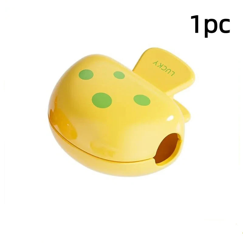 Mushroom toothbrush clip, travel toothbrush cover, household dustproof toothbrush head protective clip protective cap