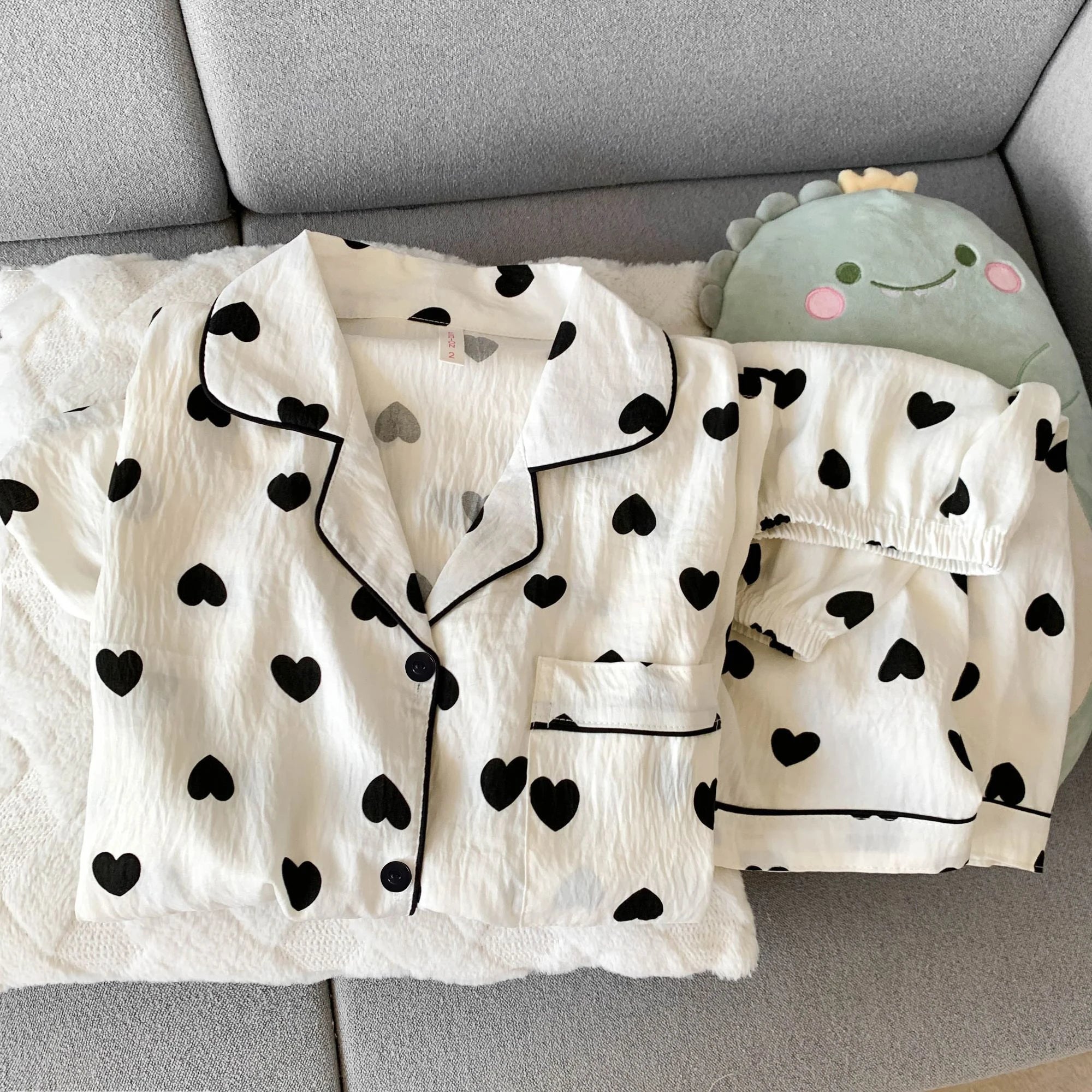 Women's Summer Thin Pajamas with Heart-Shaped Pattern, Short-Sleeved Shorts, Sweet and Cute, Can Be Worn Outside in Summer, Two-Piece Home Wear Set
