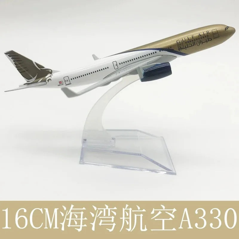 A330 Series 16cm 20cm Beluga Airplane kit Alloy Metal Diecast Airplanes Toy Aircraft 330 Plane model for Collection Gift