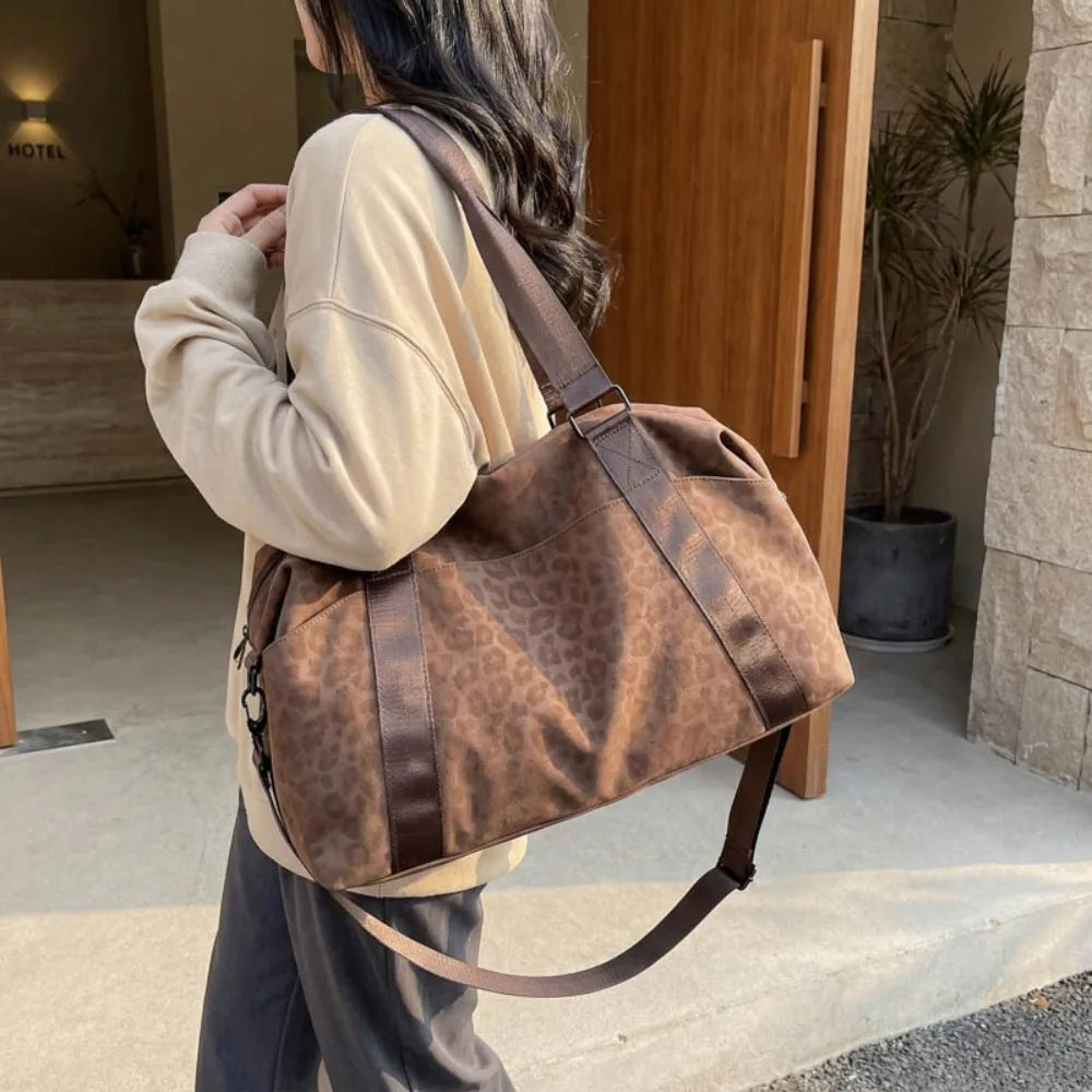 Large Capacity Leopard Print Travel Duffle Bag Lightweight Waterproof Handbag Portable Gym Bag for Short Trip Swimming