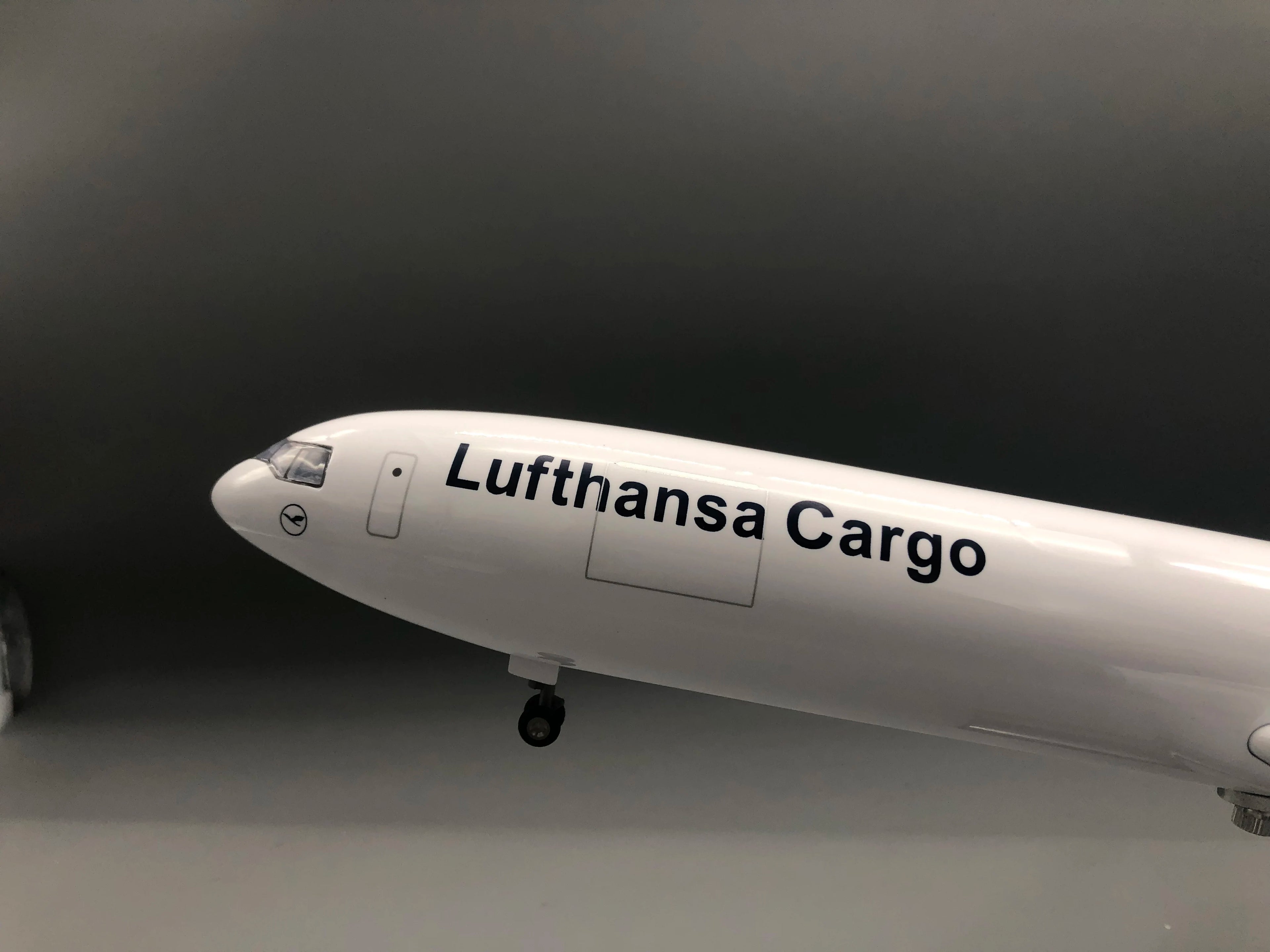 47cm Airplane Toy Models Lufthansa Cargo MD-11 Resin Diecast Aircraft With Wooden Base Collected Gift By Aviation Enthusiast