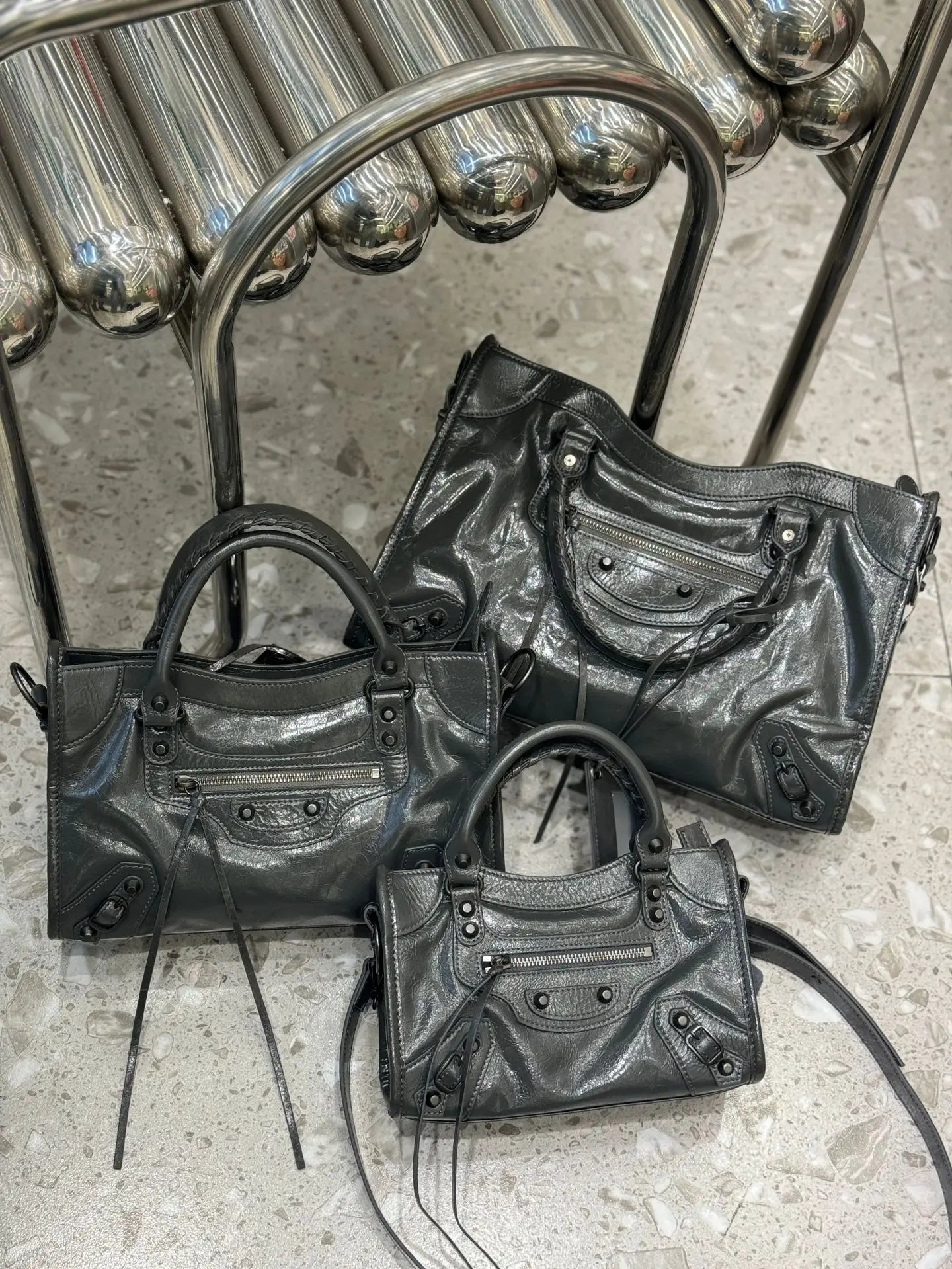 2026 Luxury Design Le City Rivet Motorcycle Bag Leather Leather Leather Handheld Women's Bag Trendy Fashion Single Shoulder Diag