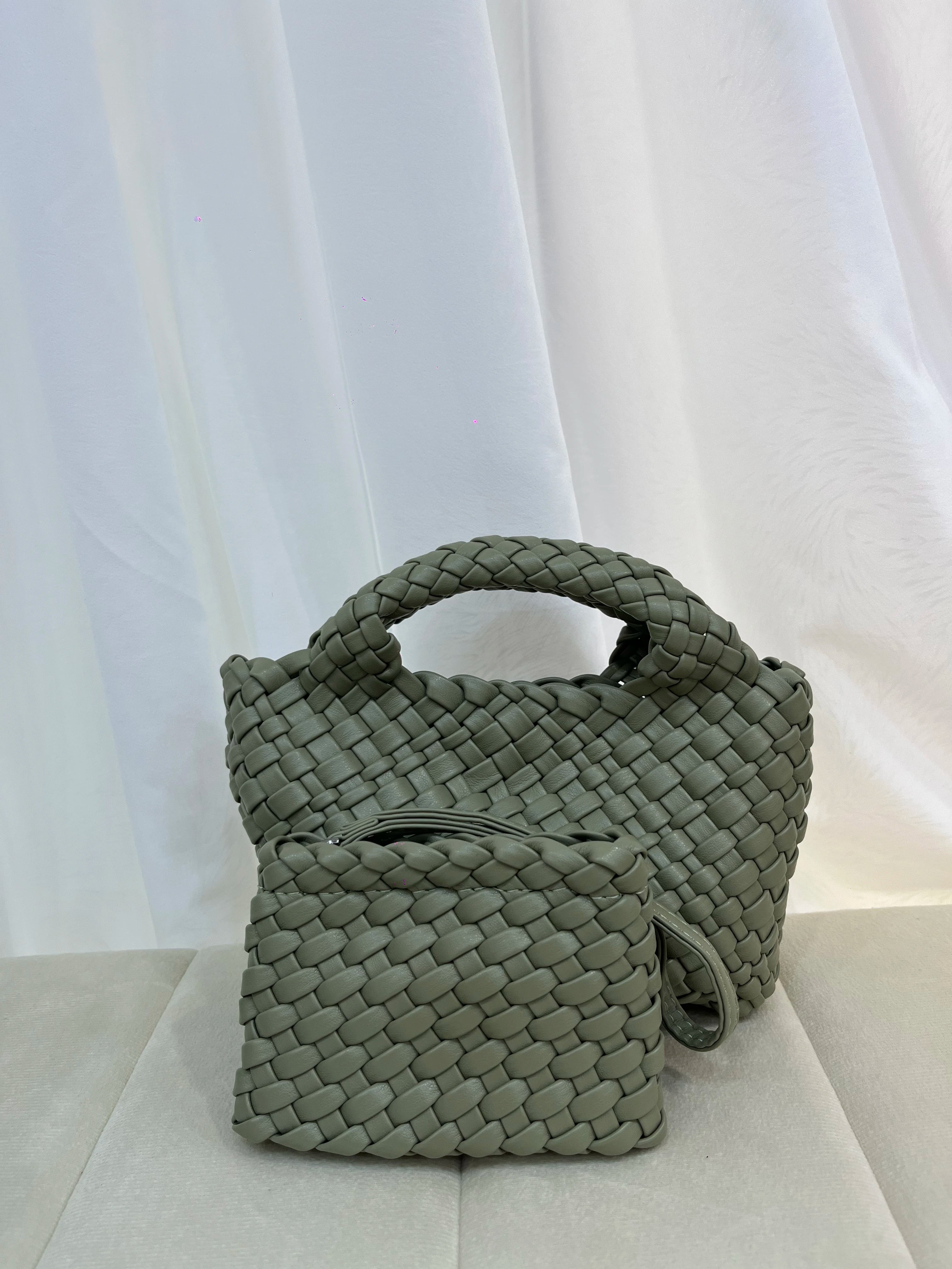 Designer bag Women's handbag Popular small size version PU leather woven bag Fashion style soft handmade bucket bag