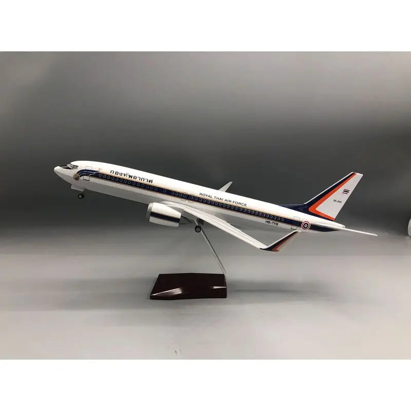Airplane Models 737 Thai Presidential Plane 47cm with Lights and Wheels Simulation Static Model Souvenir Hobby Collection Toy