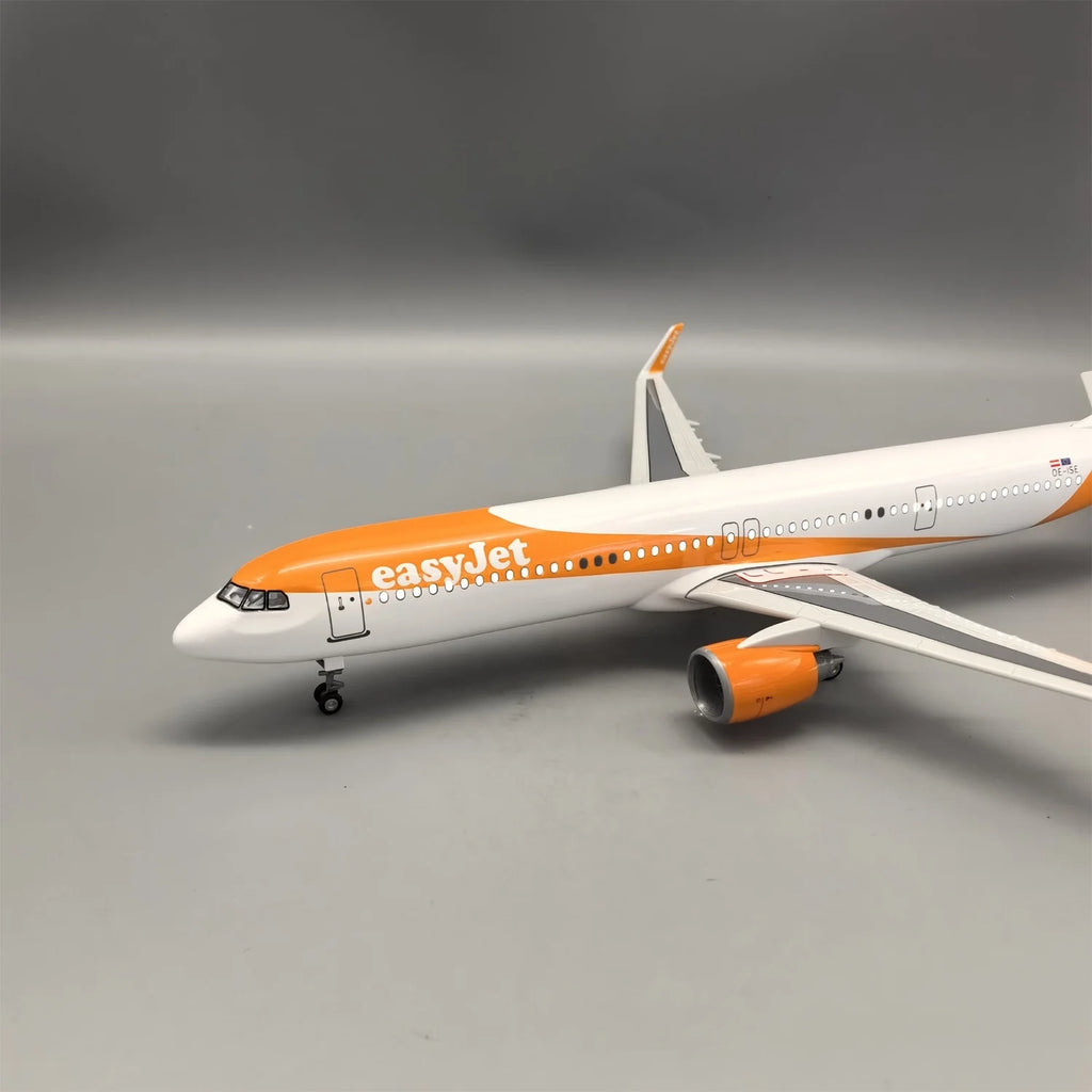 Aircraft model 321 EasyJet Airlines A321 miniature airplane Resin With Landing Gear Light Souvenir Plane Toy toys boys kids gift