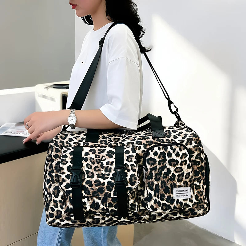 Fashionable Leopard Print Sports Gym Bag with Independent Shoe Compartment for Suitable for Travel Camping Storage Fitness Yoga