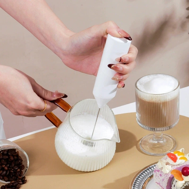 Handheld Electric Egg Beater Foamer Mini Battery Powered Milk Frother Coffee Drink Mixer Milk Foamer Kitchen Tools