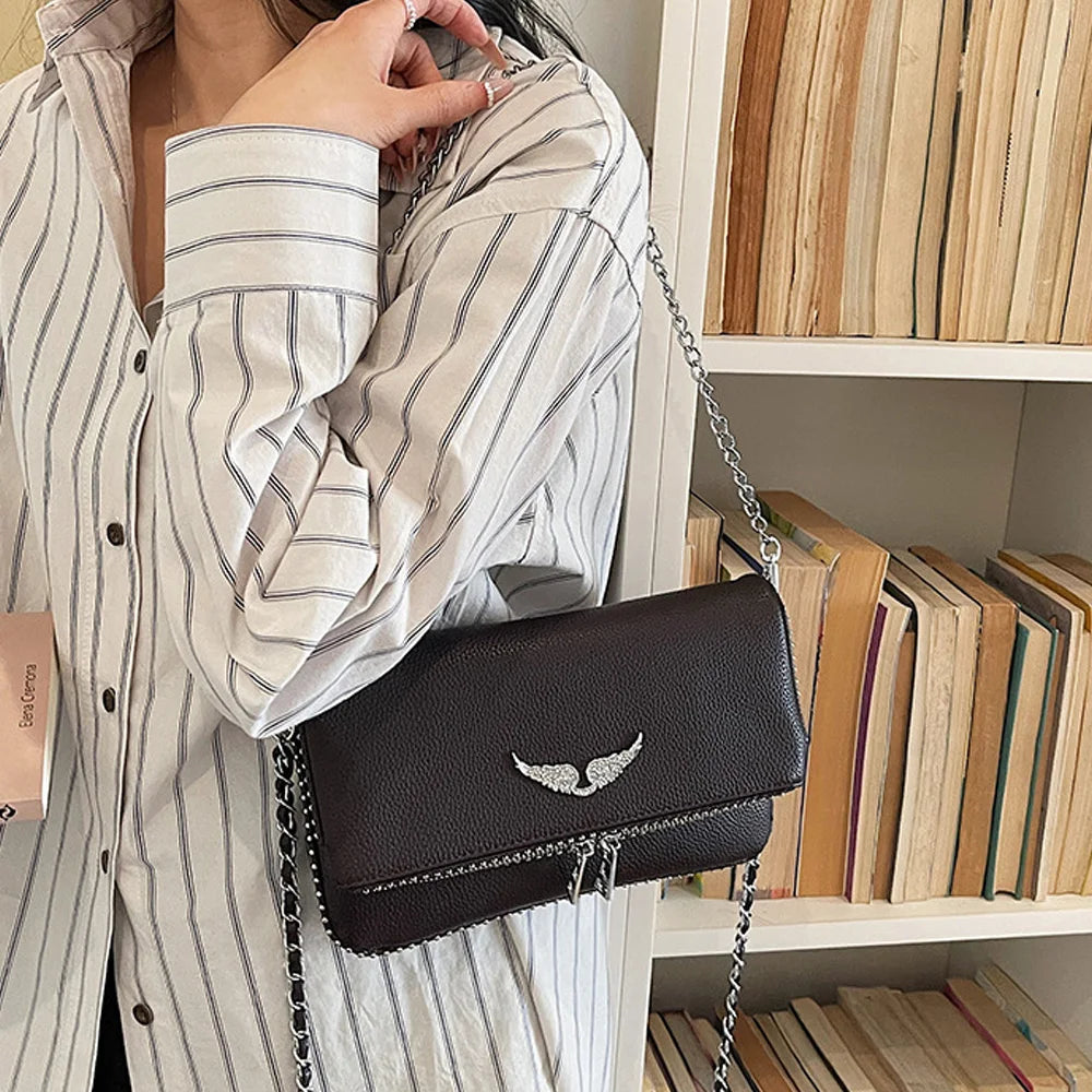 2026 New French Style Chain Clamshell Crossbody Bag Classic Versatile Shoulder Messenger Bag for Women with Wristlet