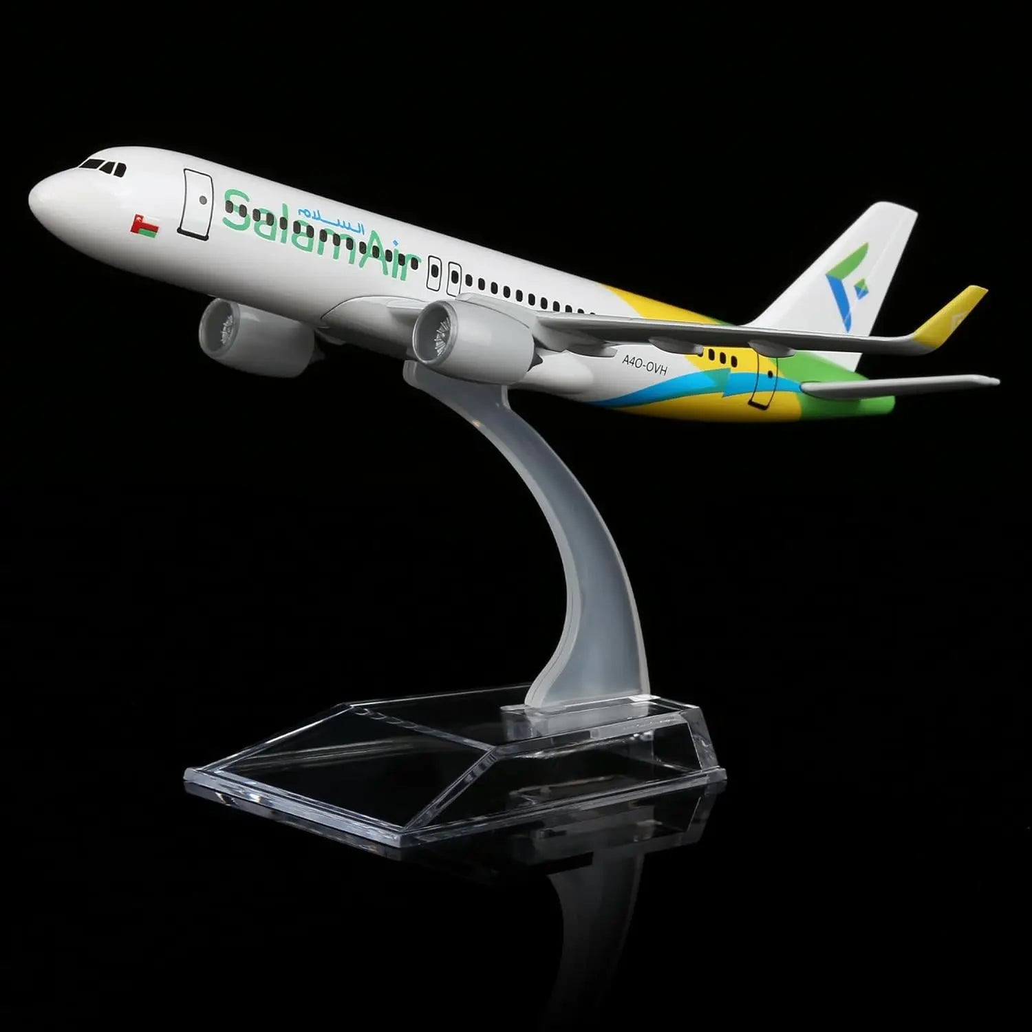 1/400 Scale 16cm Salam A320 Diecast Metal Airplane Model Toy Kits with Stand Alloy 747 Plane Model for Aviation Enthusiasts Gift