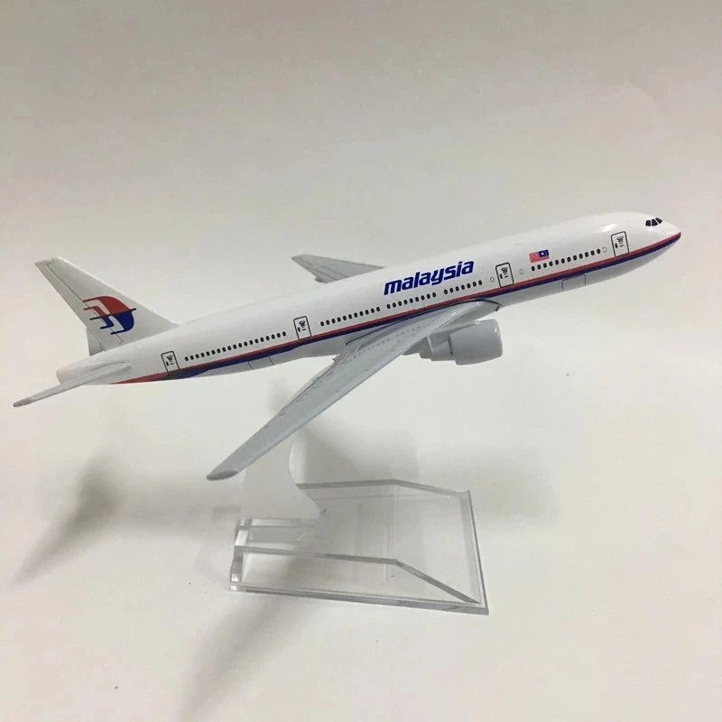 16cm 1:400 Metal Aircraft Replica Malaysia Airlines B777 Airplane Diecast Model Aviation Plane Collectible Toys Ornaments for