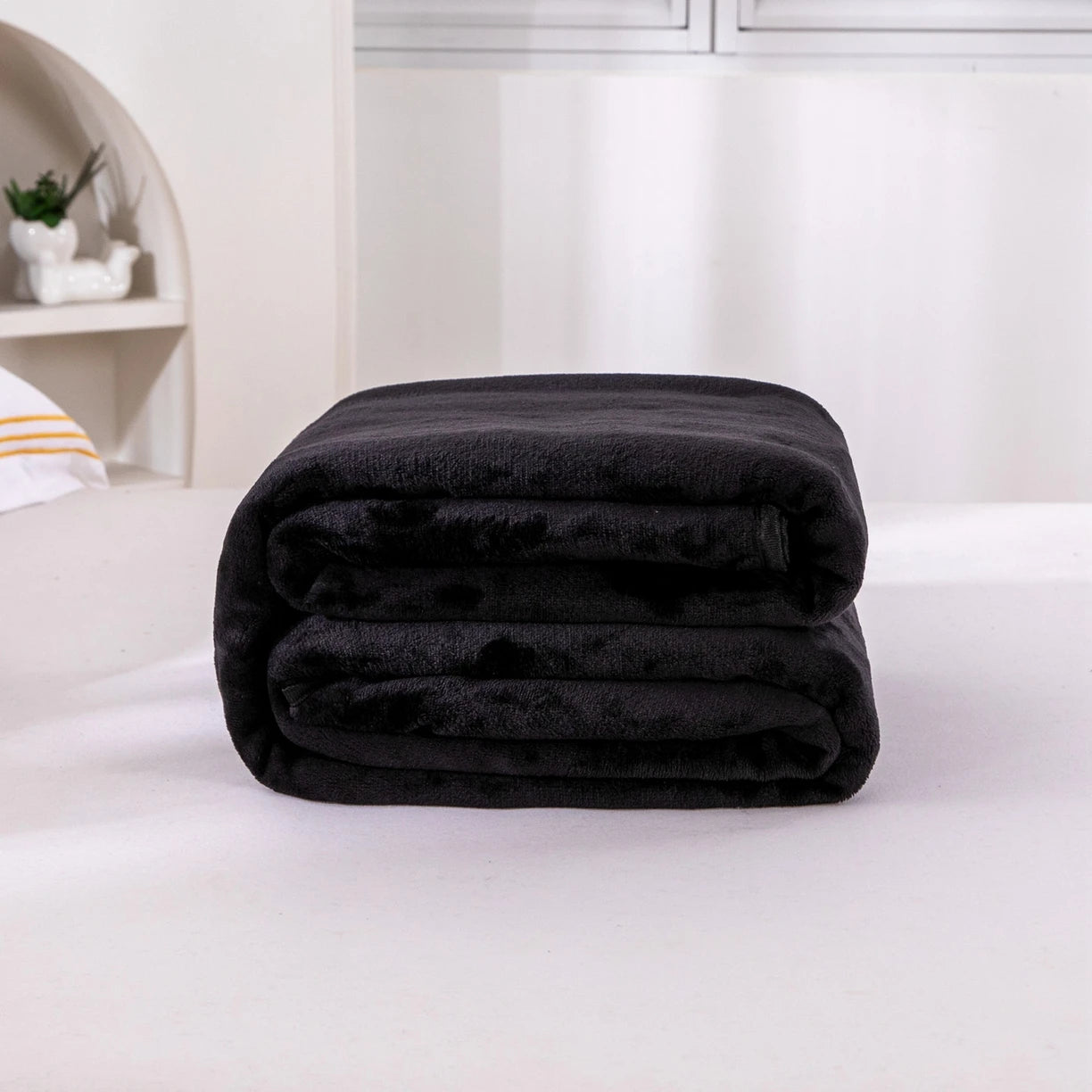 250GSM Black Flannel Blanket Soft Plush Fleece Throw Warm Cozy Bed Cover for Sofa Bedroom All Season Blanket Queen King Size