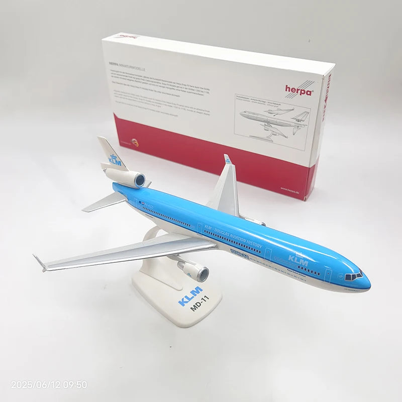 1:200 Scale KLM MD11 MD-11 Airlines ABS Plastic Airplane Model Toy Aircraft Plane Model Toy for Collection