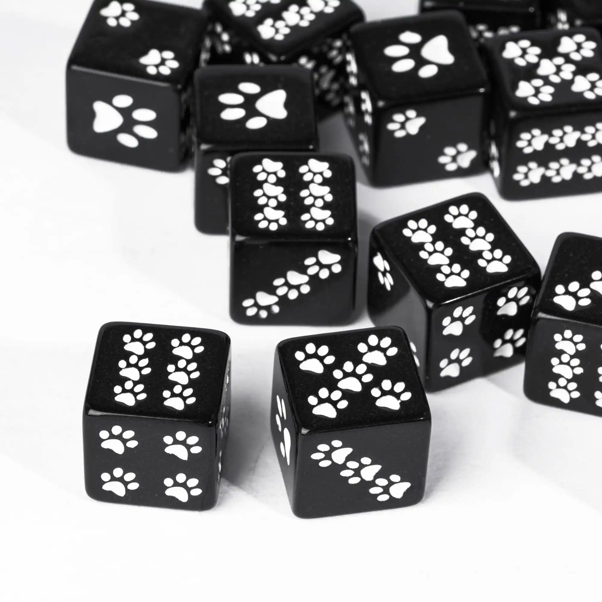5Pcs Cat Claw D6 Dice Cute Cubic Dices 6 Sides D6 Resin 16mm Standard Polyhedral Dice Set for Tabletop Games Magic The Gathering