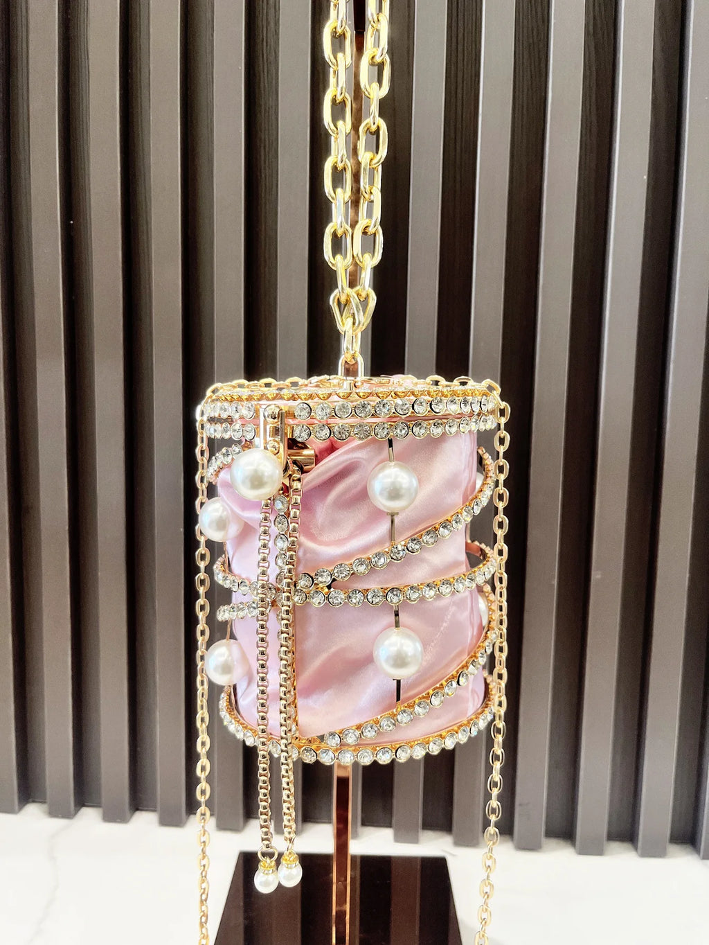 2025 New Women's Metal Bucket Bag Diamond Embedded Handbag Drawstring Chain Pig Cage Bird Cage Handheld Bag Alloy Material