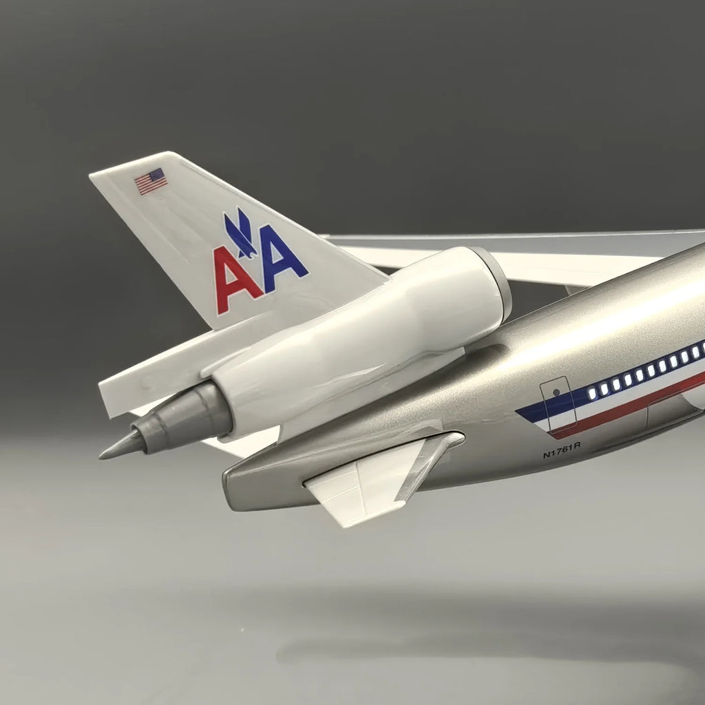 1:130 Scale plane model American MD-11 Toy planes 47cm resin Airplanes Model Kit With Lights And Wooden Base Collected Gift
