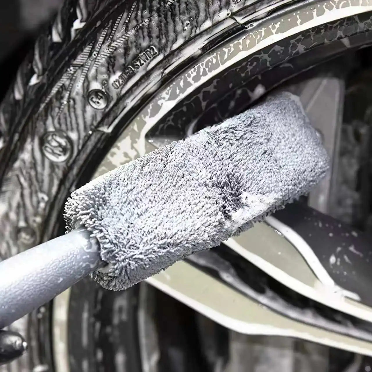 Microfiber Car Tire Brush - Effective Wheel Hub and Rim Cleaner - Perfect for Car Maintenance, Detailing, and Cleaning Supplies