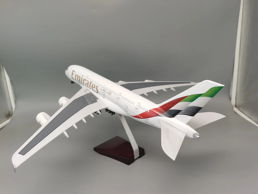 47cm Airplane Model 1/160 Scale A380 New Emirates Airways Diecast Toy Planes ABS Plastic Model With Light And Wheels Collectible