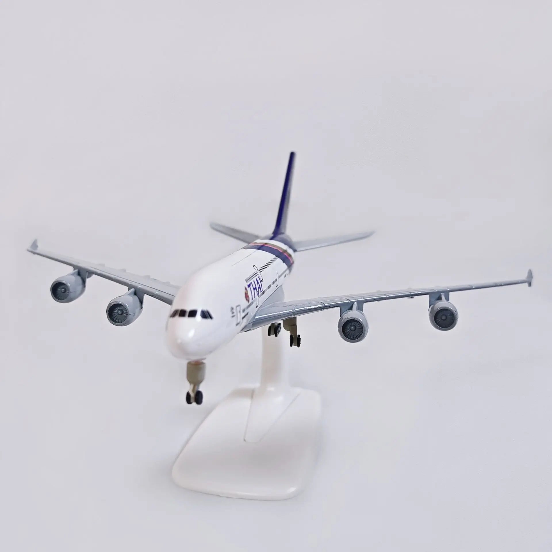 20cm Thai A380 Metal Toy Airplane Model Kit Sky Jumbo a380 Model Plane with Stand for Collections Displays or Plane Gift