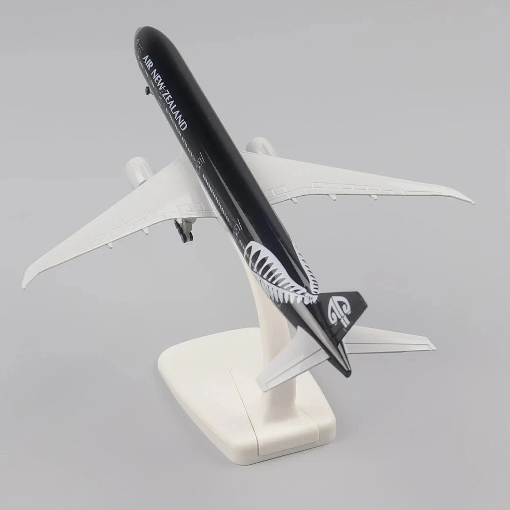 20cm Airplane Model New Zealand Boeing 777 Metal Metal Scale Aircraft with Landing Gear Replica Collected Gift By Aviation