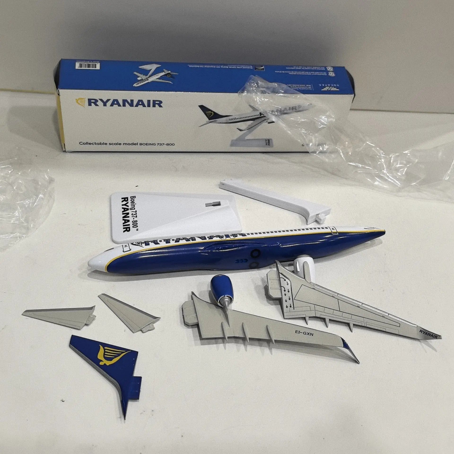 1: 200 Scale Ryanair BOEING 737-800 Boeing 12 Assembled Plastic Aircraft Model