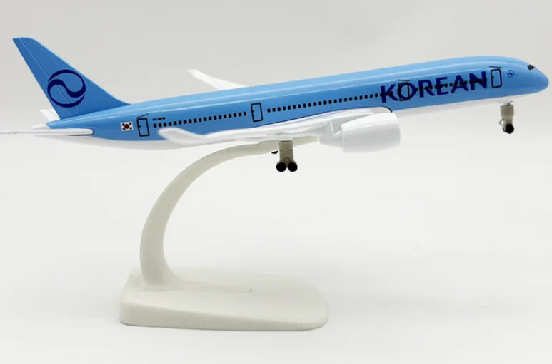 20cm A330 Beluga Xl Model Airplanes A380 A350 Md11 Toy Planes Replica Alloy Material W Wheels Landing Gears Children Toys Gift