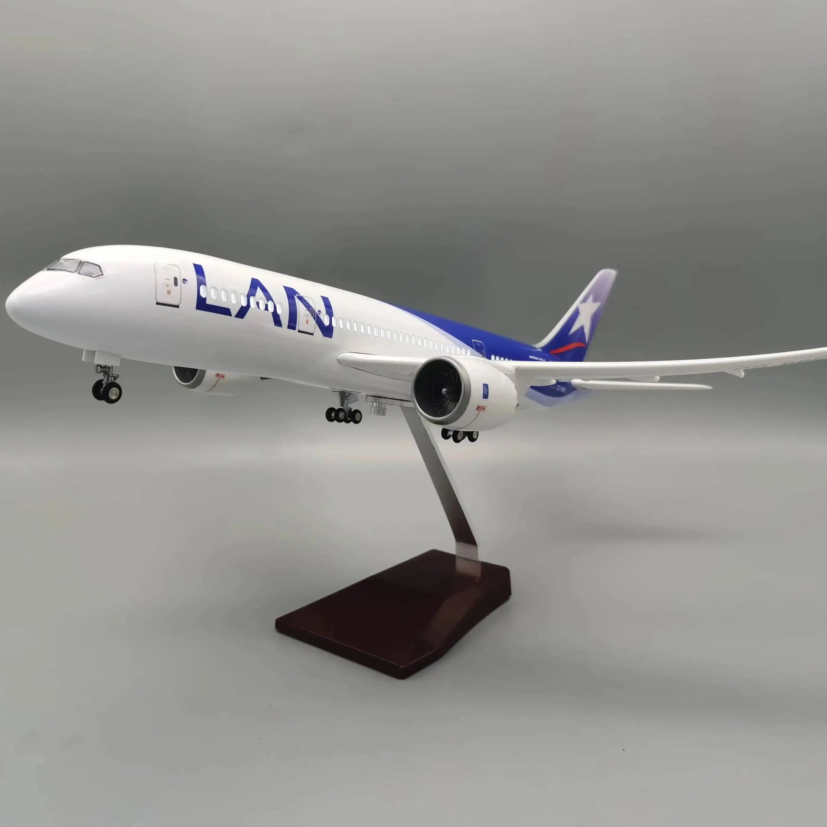 B787 Toys Plane 47CM Chile LAN Airline Airplane Model Toy  1/130 scale Miniature Plane With Light and Wheel for Collection Displ