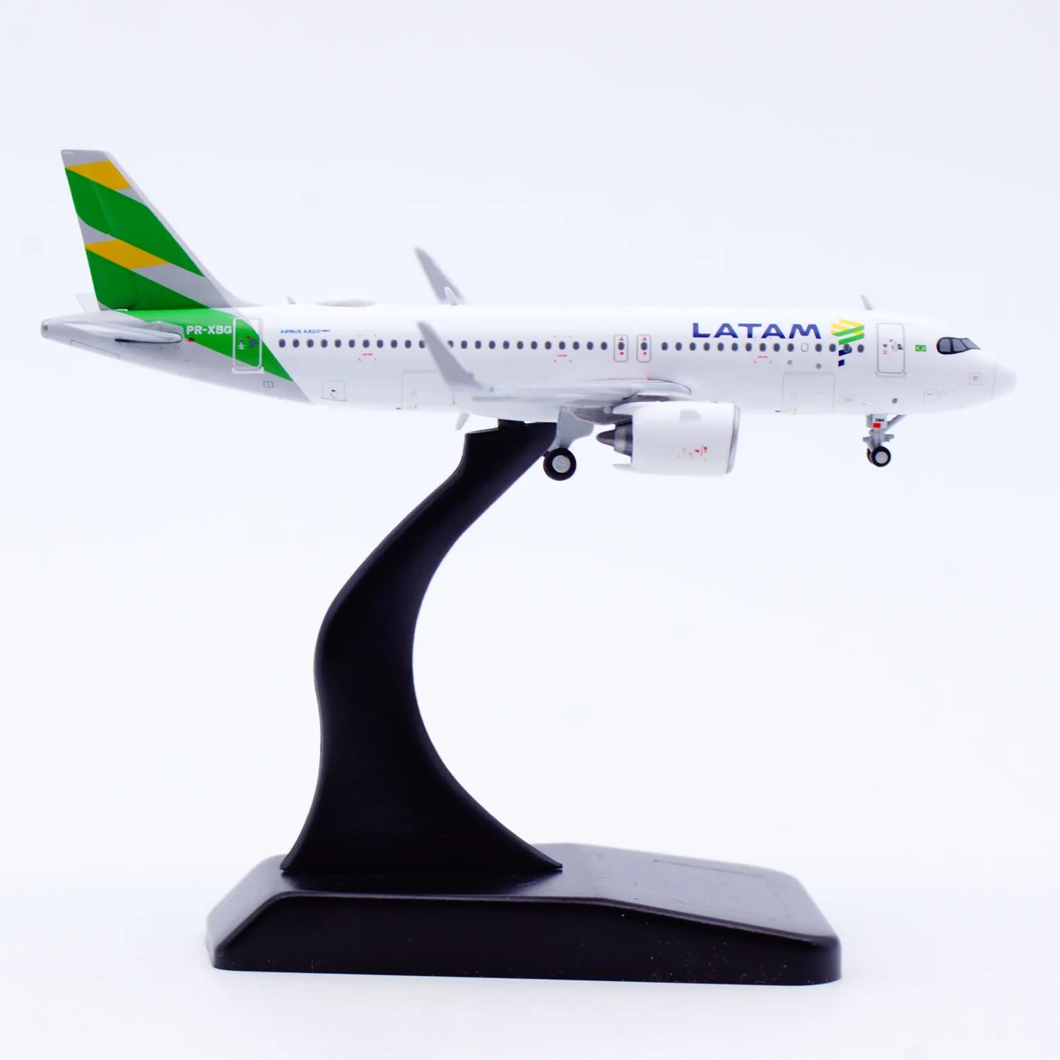 XX40210 Alloy Collectible Plane Gift JC Wings 1:400 1/400 LATAM Airlines Airbus A320neo Diecast Aircraft Model PR-XBG With Stand