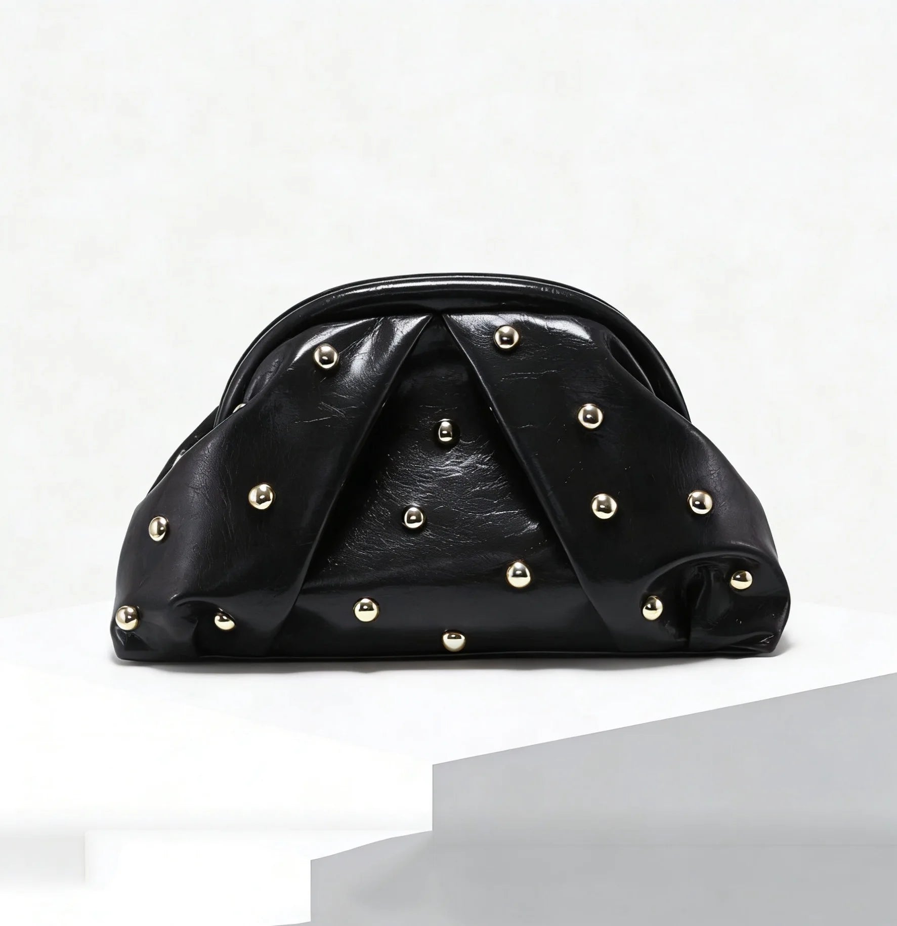 2026 new golden riveted pleated cloud handbag retro evening party handbag women's fashion elegant shell clip handbag