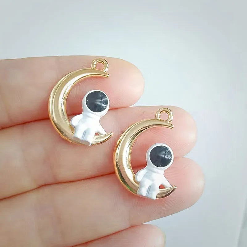 10pcs Cute Pick Up Stars Astronaut Charms Alloy Enamel Charm Pendant For Jewelry Making DIY Couple Bracelets Floating