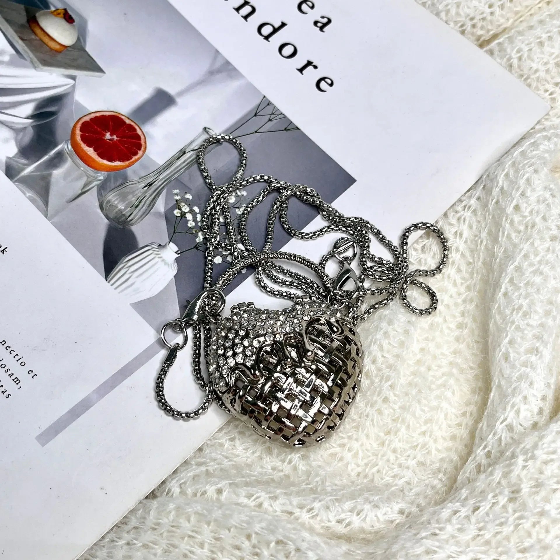 Designer Hollowed Out Heart- Haped Dinner Bags for Women  Fashionable Metal Style Shoulder Bag  Mini Accessory Bag