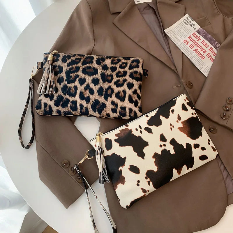 New Leopard Print Envelope Clutch Purse Women's Fashion Wallet with Large Capacity Portable Zipper Coin Pouch for Daily Use